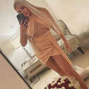 Escort Berlin erotik karşılaşmalar ve korsajda gizli arabuluculuk için heyecan verici kız Mimi