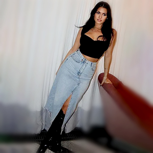Berlin Escort Ramina Tantra Masajı ile şımartılmış dolgun göğüslü olgun şehvetli kadın